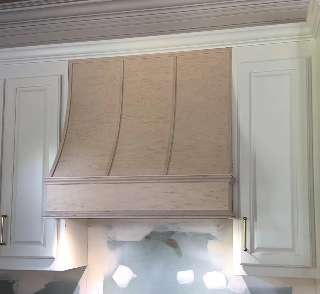 Flush hood top aligned with the cabinet fronts